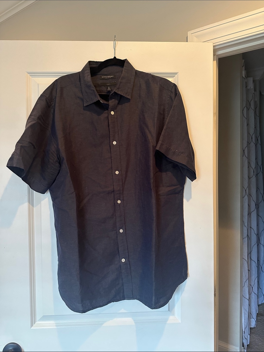 Banana Republic Men's Linen Short-Sleeve Slim Fot Button-Up Shirt - Navy size xl